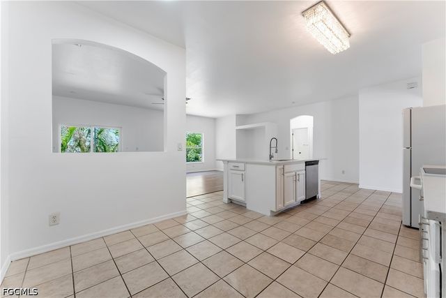 1824 SW 2nd ST, Cape Coral, FL 33991