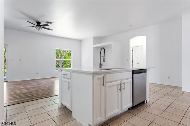1824 SW 2nd ST, Cape Coral, FL 33991