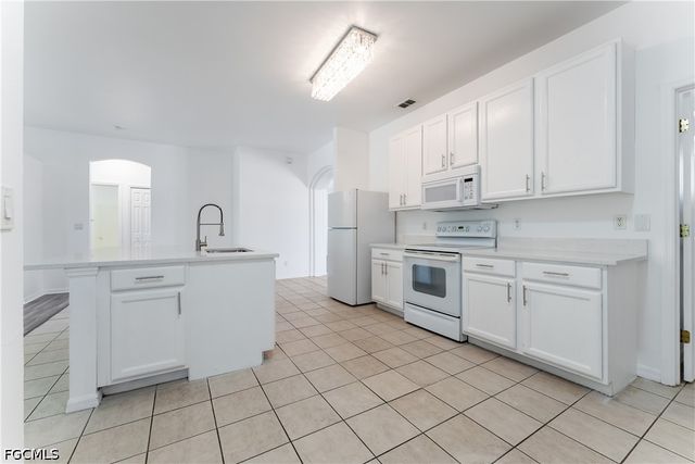 1824 SW 2nd ST, Cape Coral, FL 33991