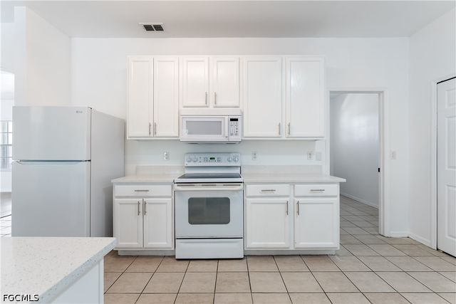 1824 SW 2nd ST, Cape Coral, FL 33991