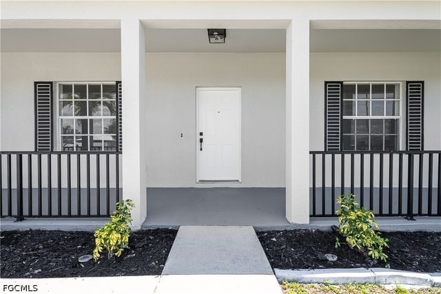 1824 SW 2nd ST, Cape Coral, FL 33991