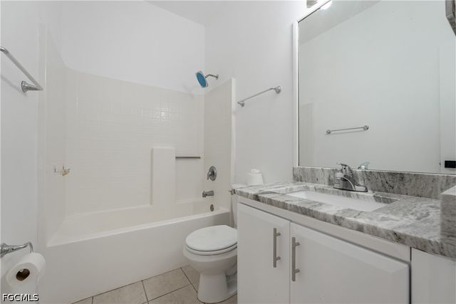 1824 SW 2nd ST, Cape Coral, FL 33991