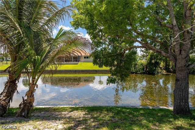 1824 SW 2nd ST, Cape Coral, FL 33991
