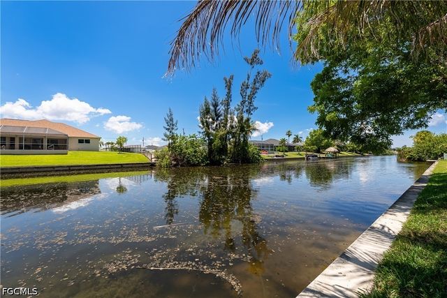 1824 SW 2nd ST, Cape Coral, FL 33991