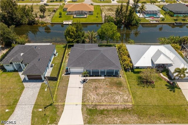 1824 SW 2nd ST, Cape Coral, FL 33991