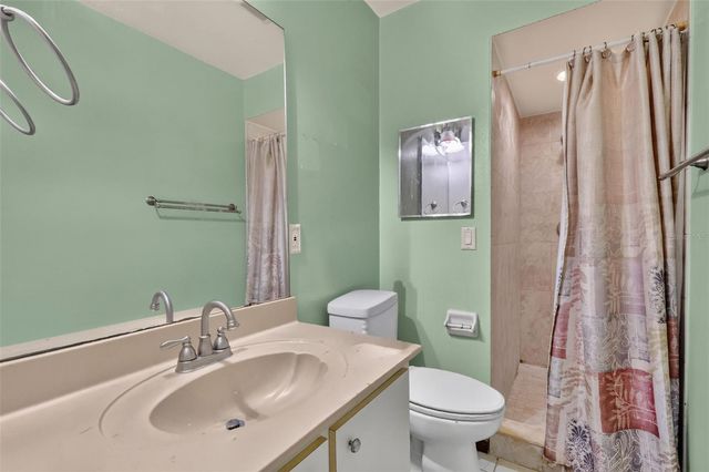 37320 BEACH DR, Umatilla, FL 32784