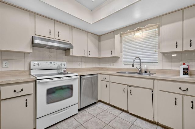 37320 BEACH DR, Umatilla, FL 32784
