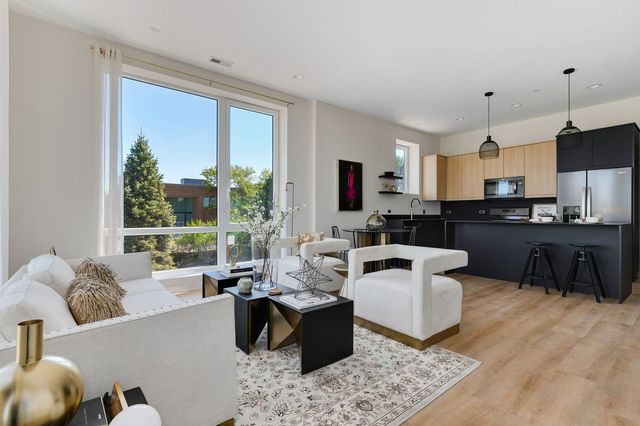 288 STONINGTON Drive 106, Bloomingdale, IL 60108