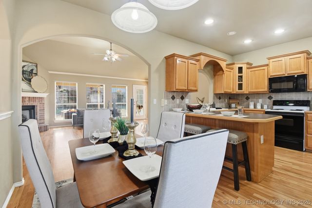 10002 E 97th Place North, Owasso, OK 74055