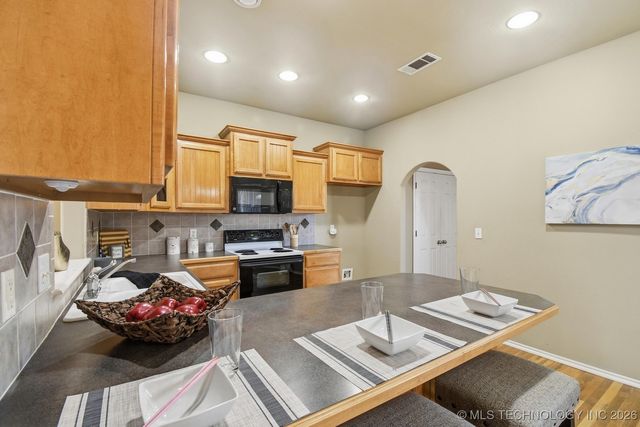 10002 E 97th Place North, Owasso, OK 74055