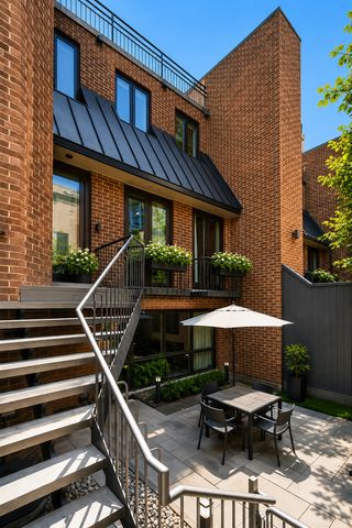 1307 N Sutton Place, Chicago, IL 60610