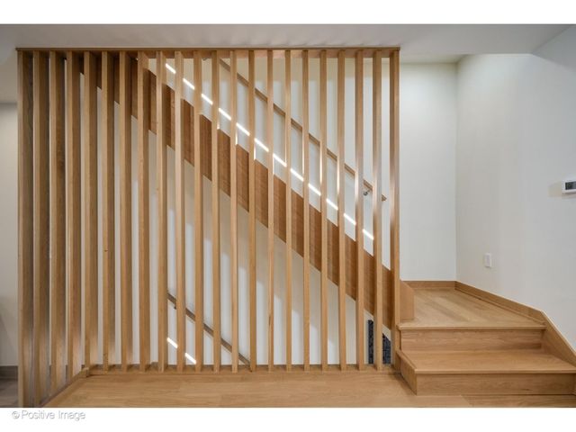 1307 N Sutton Place, Chicago, IL 60610