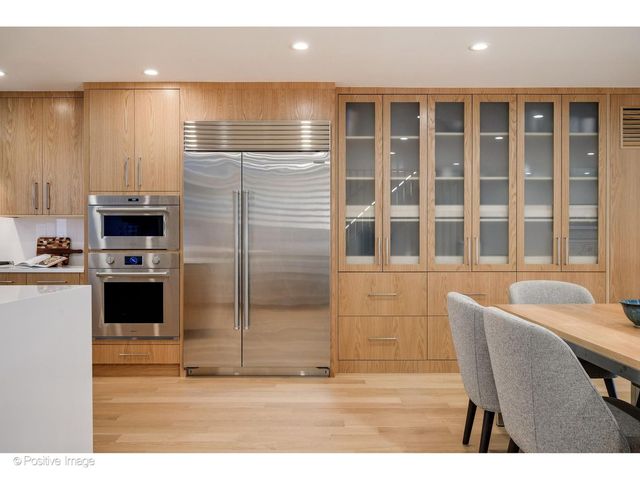 1307 N Sutton Place, Chicago, IL 60610