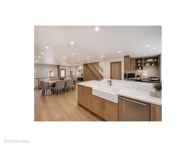 1307 N Sutton Place, Chicago, IL 60610