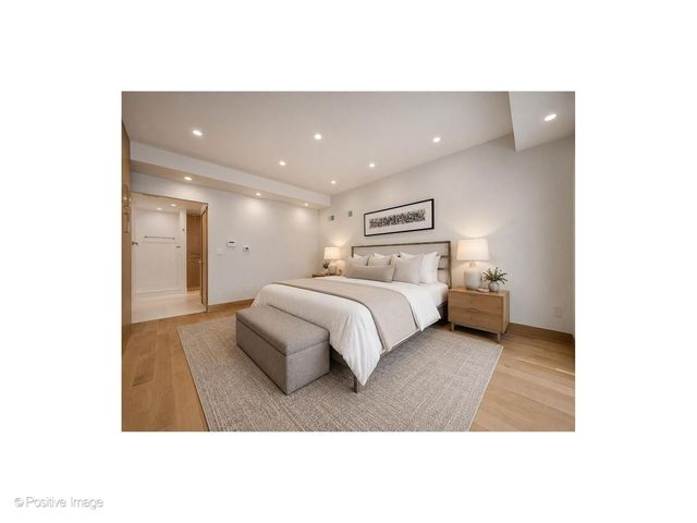 1307 N Sutton Place, Chicago, IL 60610
