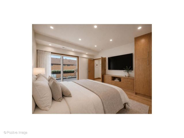 1307 N Sutton Place, Chicago, IL 60610