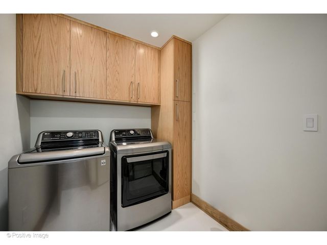 1307 N Sutton Place, Chicago, IL 60610