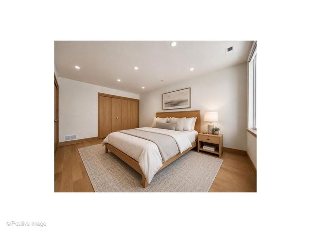 1307 N Sutton Place, Chicago, IL 60610