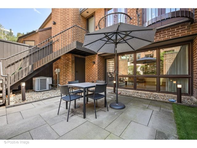 1307 N Sutton Place, Chicago, IL 60610