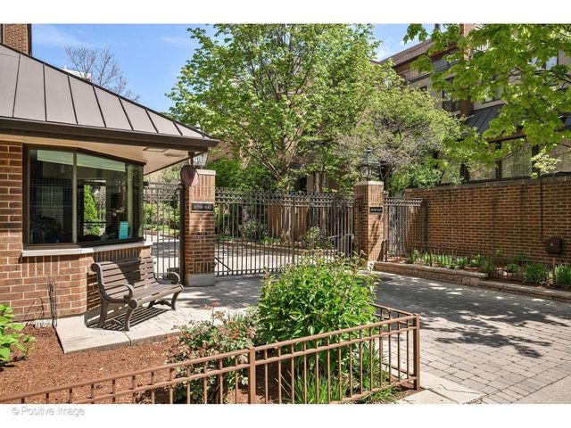 1307 N Sutton Place, Chicago, IL 60610