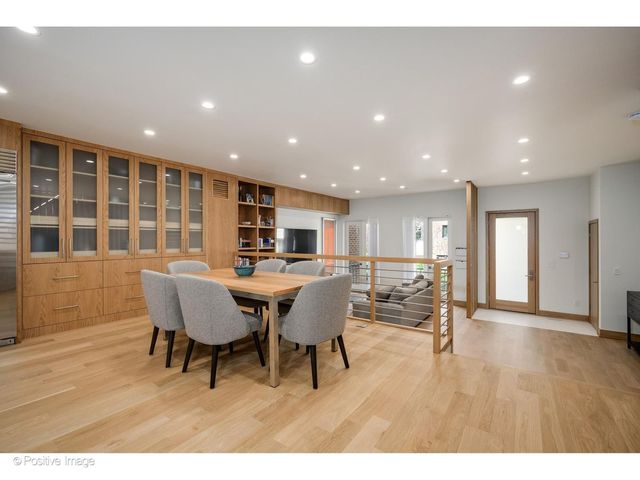 1307 N Sutton Place, Chicago, IL 60610