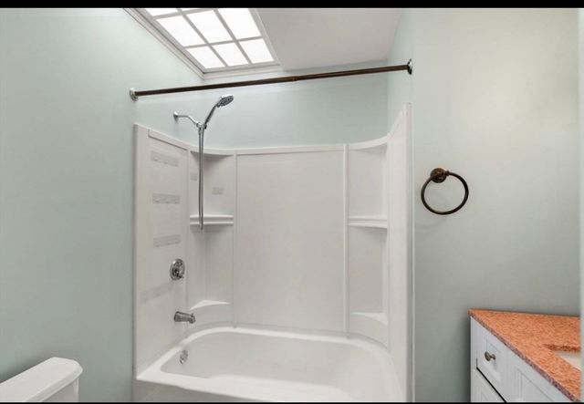 100 4th av 100 4th Ave 3, Lowell, MA 01854