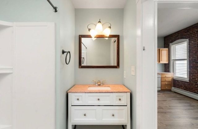 100 4th av 100 4th Ave 3, Lowell, MA 01854