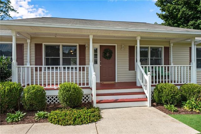 4646 Countryside Drive, Flowery Branch, GA 30542
