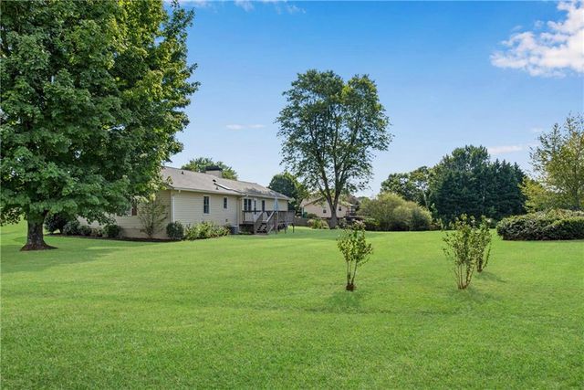 4646 Countryside Drive, Flowery Branch, GA 30542