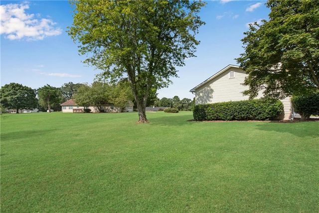 4646 Countryside Drive, Flowery Branch, GA 30542