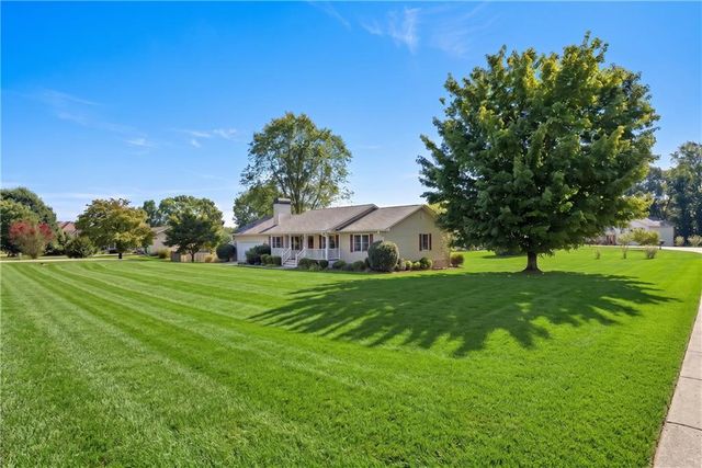4646 Countryside Drive, Flowery Branch, GA 30542