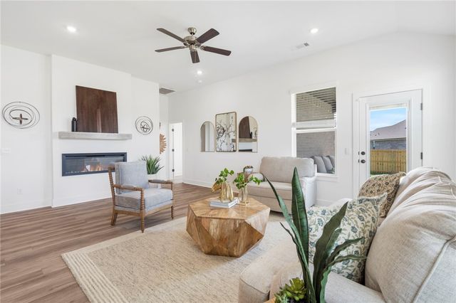 492 W Canada Drive, Farmington, AR 72730