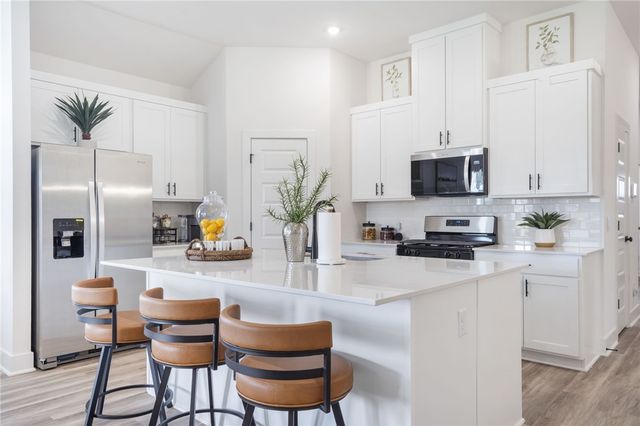 492 W Canada Drive, Farmington, AR 72730