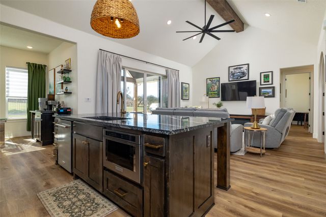 258 Motes Court, Runaway Bay, TX 76426