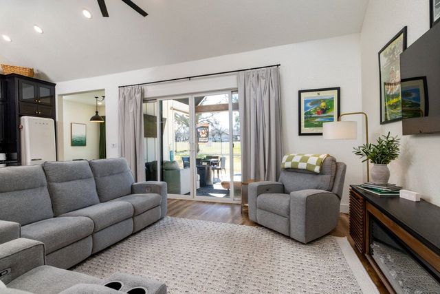 258 Motes Court, Runaway Bay, TX 76426