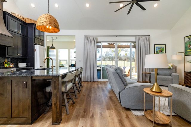 258 Motes Court, Runaway Bay, TX 76426