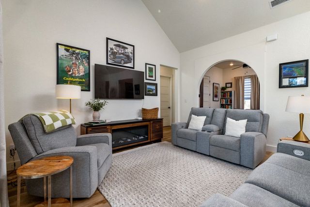 258 Motes Court, Runaway Bay, TX 76426