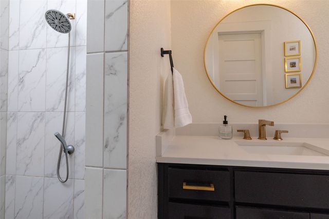 258 Motes Court, Runaway Bay, TX 76426