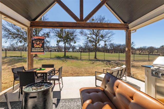 258 Motes Court, Runaway Bay, TX 76426