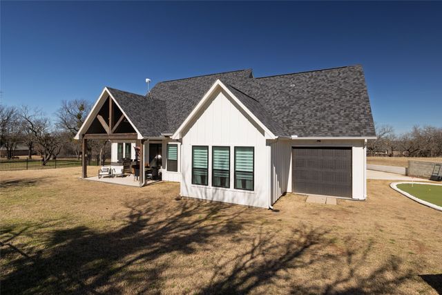 258 Motes Court, Runaway Bay, TX 76426