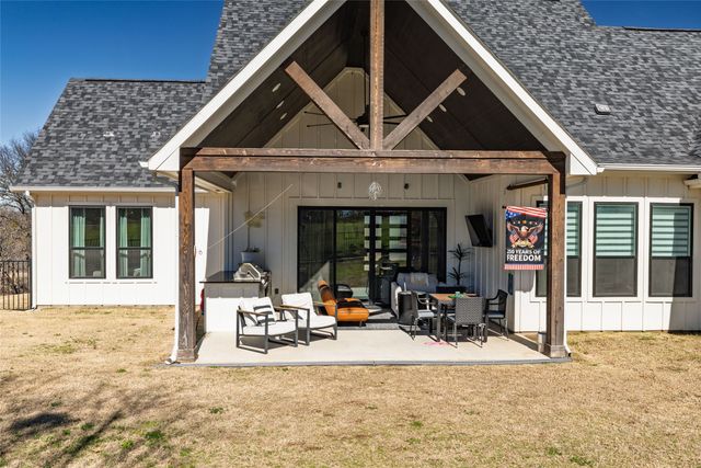 258 Motes Court, Runaway Bay, TX 76426