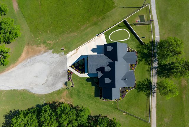 258 Motes Court, Runaway Bay, TX 76426