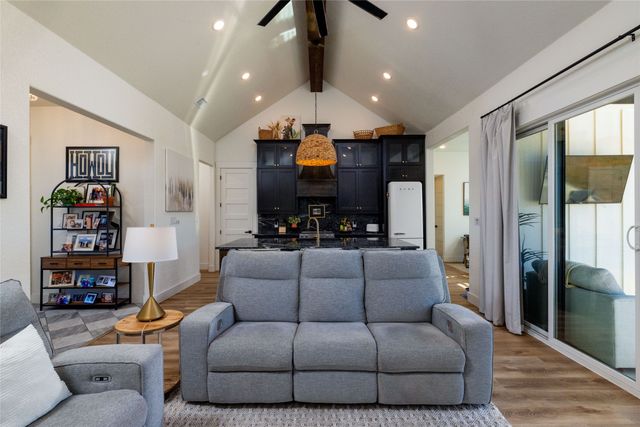 258 Motes Court, Runaway Bay, TX 76426