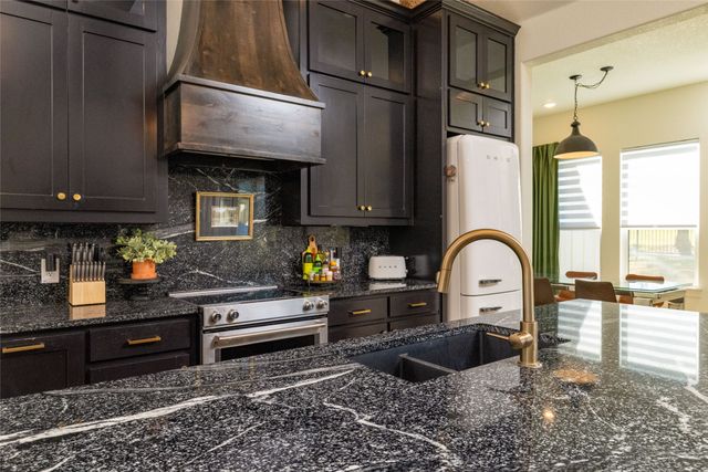 258 Motes Court, Runaway Bay, TX 76426