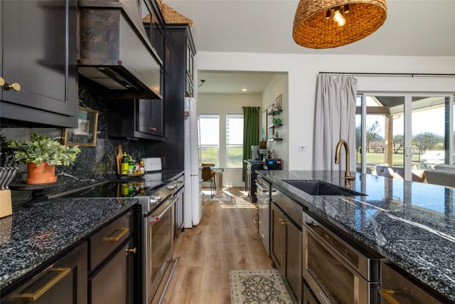 258 Motes Court, Runaway Bay, TX 76426