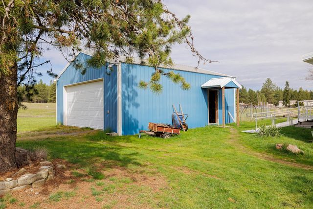 10911 E LAUREL Rd, Elk, WA 99009