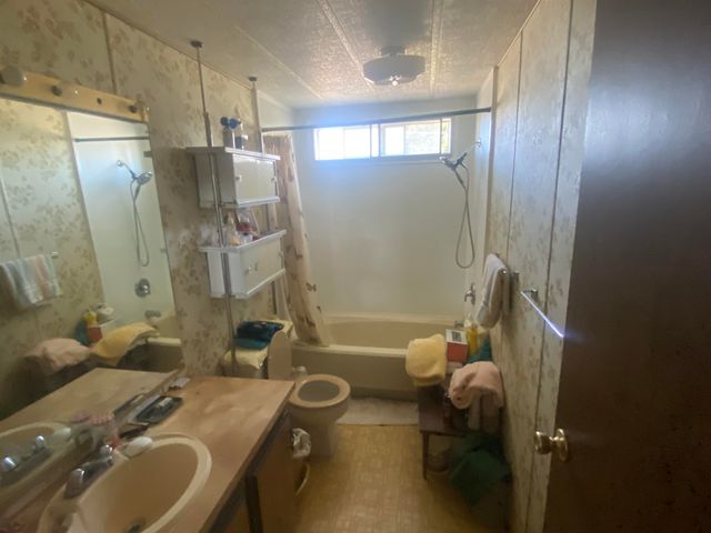 10911 E LAUREL Rd, Elk, WA 99009