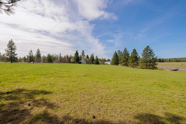 10911 E LAUREL Rd, Elk, WA 99009