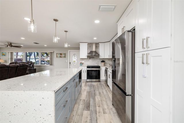 9773 1ST STREET NE, St Petersburg, FL 33702