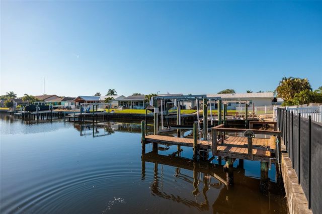 9773 1ST STREET NE, St Petersburg, FL 33702